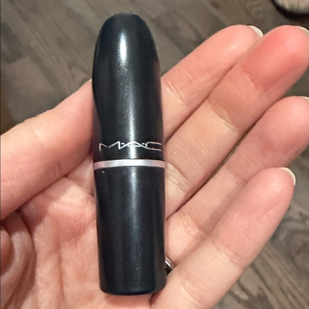 MAC matte Lipstick in embrace me